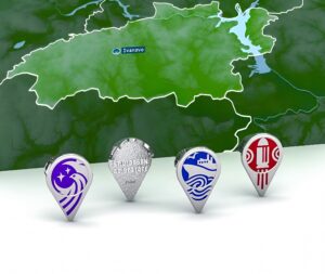 Зелёная карта с отметкой Иваново и четыре металлические подвески в форме географических меток