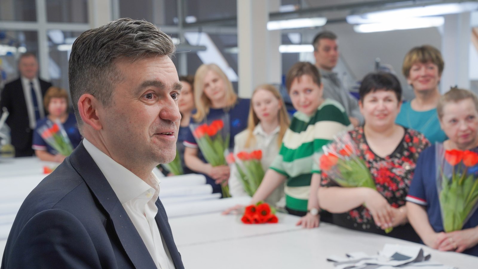 Станислав Воскресенский на встрече с работницами швейного предприятия