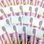 Веером разложены банкноты номиналом 500 российских рублей; в правом нижнем углу видна надпись WWW.168.RU.